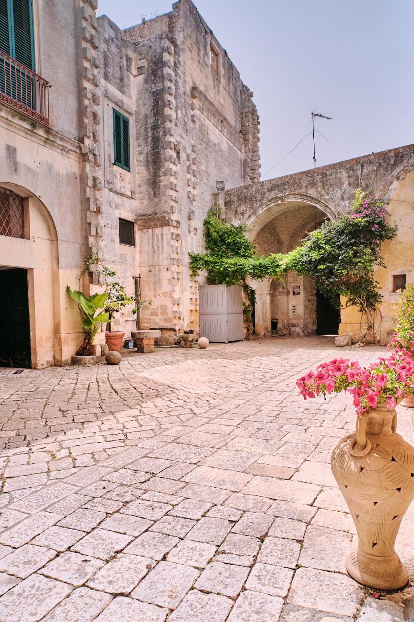 Palazzo Scarciglia Hotel Minervino di Lecce Exterior photo